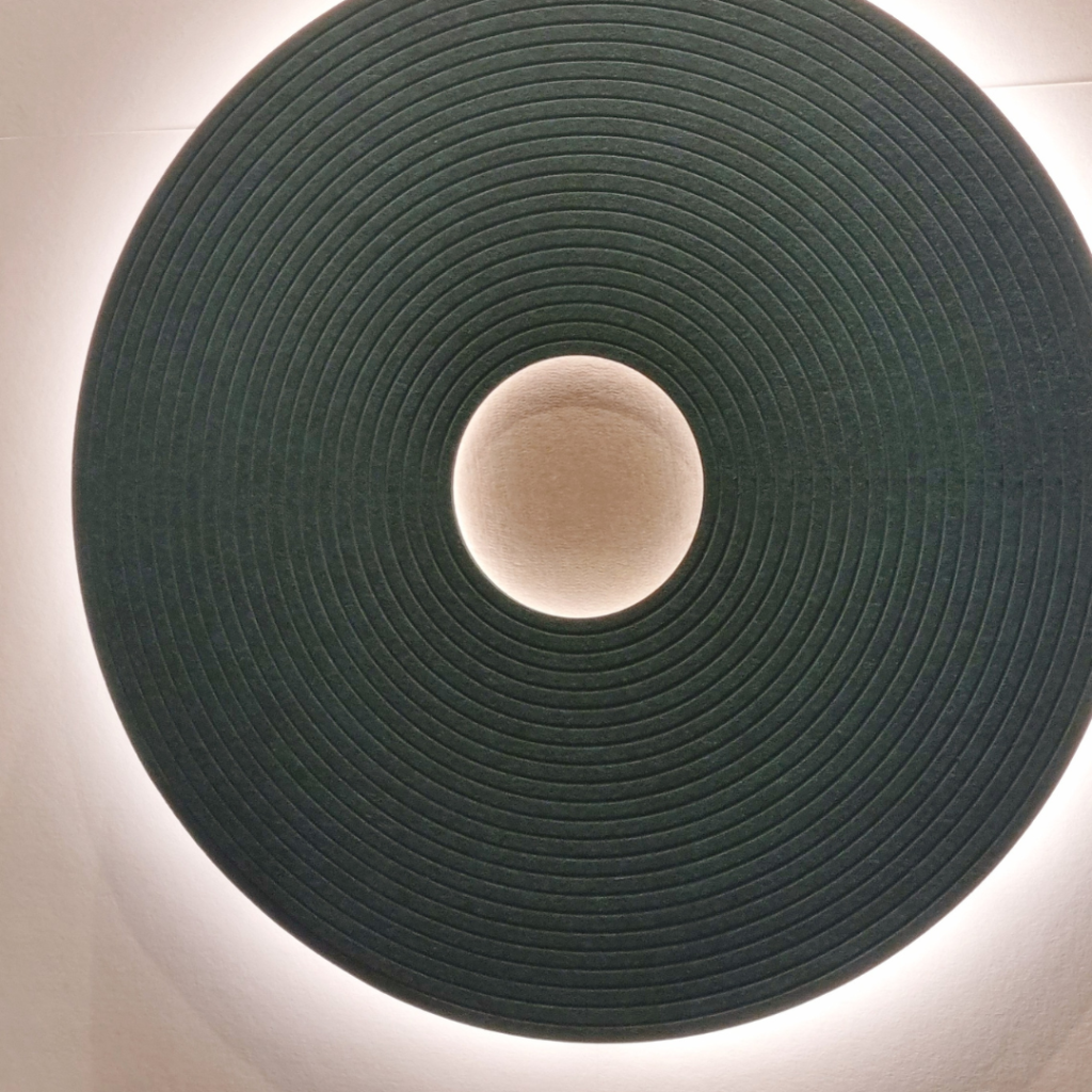 ilum kinkiet akustyczny